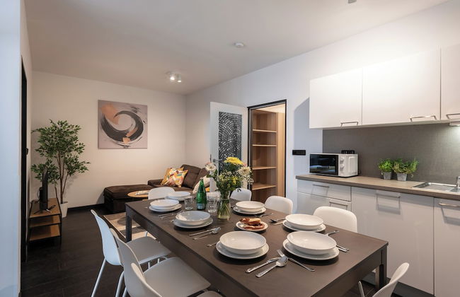 Stylish 3-bedroom apartment with balcony - Foto 1