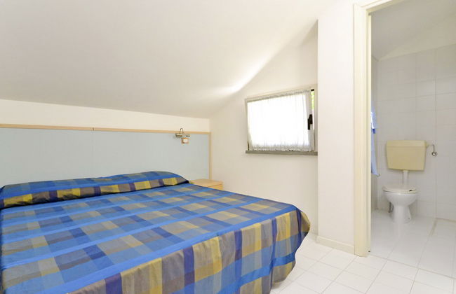 2 bedroom Apartment in Lignano Sabbiadoro with swimming pool and garden - Photo 14