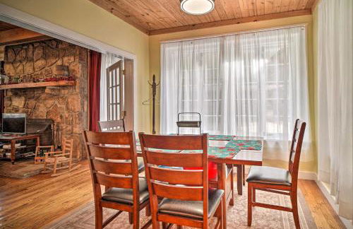 Tranquil Smoky Mountain Cabin with Porch and Fire Pit - Foto 7