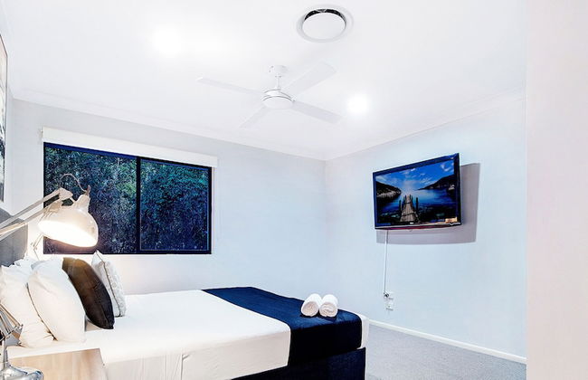 Sardinia 7 Bedroom Waterfront House - Q Stay - Foto 7