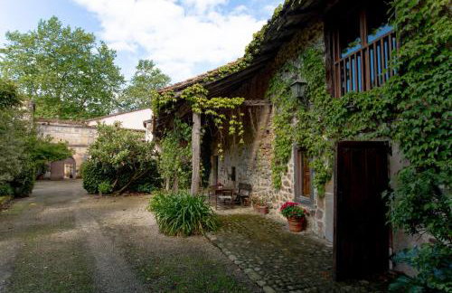 Gatehouse of the Palacio de Hualle near Comillas - Foto 15