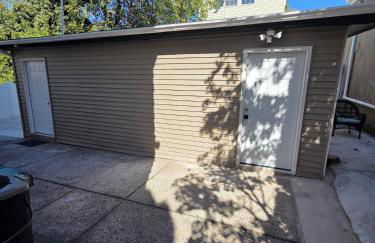 Newly Renovated Detached Studio apartment - Foto 7