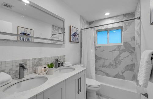 Stunning 4 Bedrooms House with Pool 6 minutes to the Ocean - Foto 58