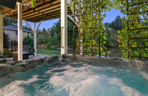 LKJ - Lakefront Home, Hot tub, Fire Pit, Games and Movie Room! - Foto 4