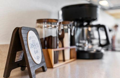 l NEW l Fully Remodeled 3BR 2BTH l 1 Min to Veterans Memorial Park - Foto 11