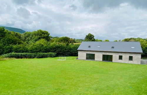 Luxury cosy carriage with electric private hot tub - Photo 21