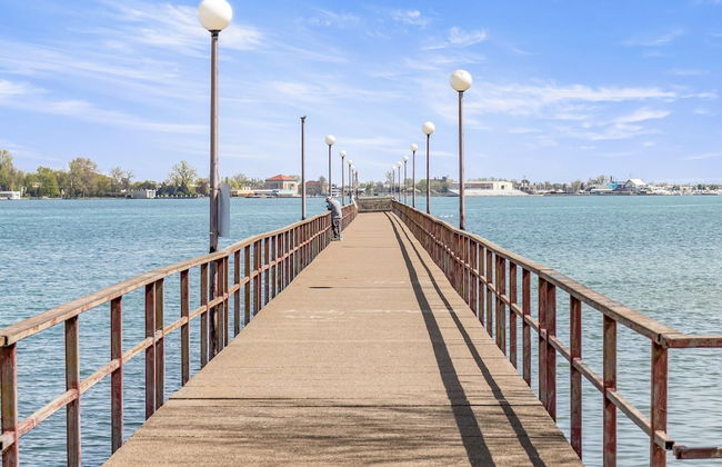 Pet Friendly 5BR Home near Downtown Detroit by RedAwning - Photo 33