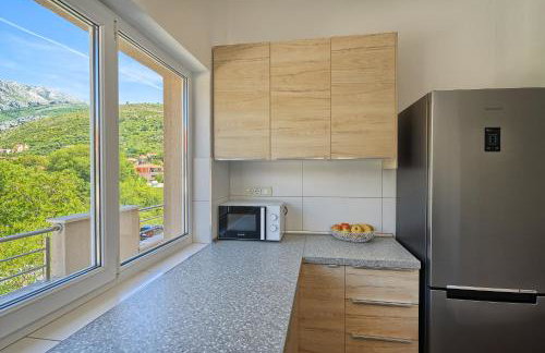 Romantic retreat private jacuzzi and mountain views Split area - Photo 23
