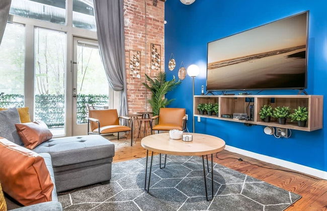 100 Year-old Historic Brick 2BR Loft Large Patio2 - Foto 24