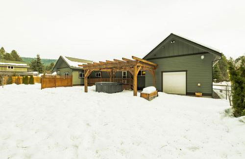 Mountain Retreat with Hot Tub, Game Room and Yard home - Foto 9