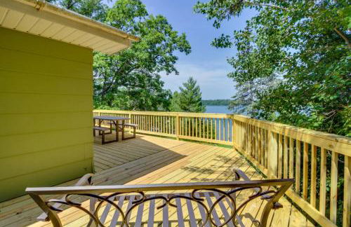 Cabin Getaway with Private Dock, Walk to Trail! - Foto 23