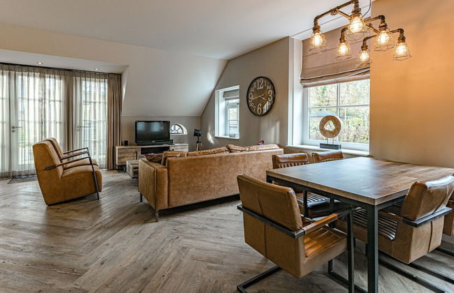 Charming Holiday Home in Nijverdal with Hot Tub - Foto 19