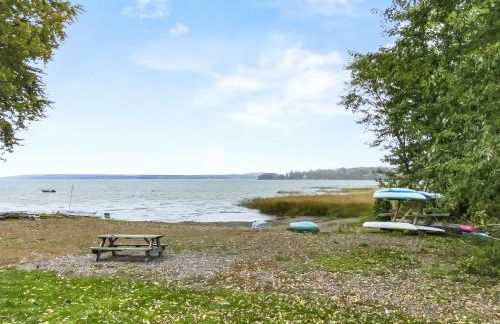 Cozy Colchester Cabin near Lake by RedAwning - Foto 78