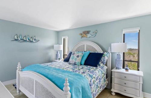 Stunning Waterfront Residence with Panoramic Water Views - Foto 12