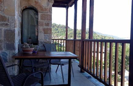 Venetia's Stone House - Photo 3