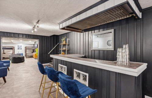 Steps to Edgewater - Sleeps 14 - Fun Game Room Retreat - Foto 7