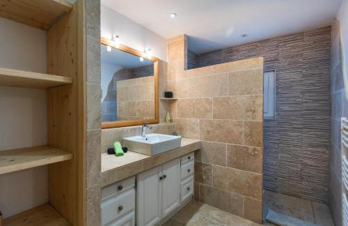 Villa l'ESTEL charme provençal, 15 pers, piscine privée & aire de jeux, au coeur du triange Arles-Avignon-Nîmes - Foto 20