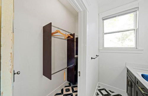 Boutique King William Complex - Photo 15