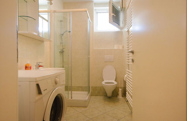 City centre studio with a balcony - Photo 7