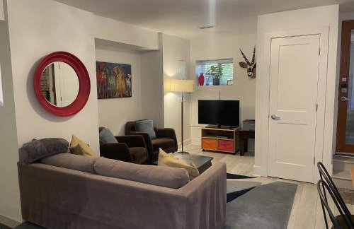 Charming 2BD1BA in Hip Area - Near Metro - Foto 1