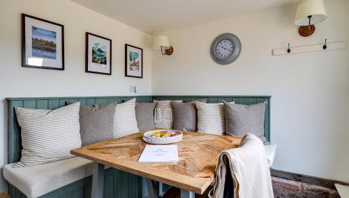 Oak Tree Hideaway - Photo 4