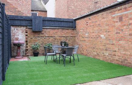 Lovely 5 Bedroom Home w Garden near Northampton - Photo 21