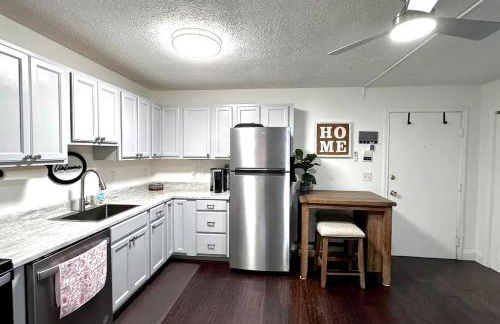 NEW - Mins to Hospitals - Manchester - Derry - Nashua - Concord - Queen Bed - Foto 7