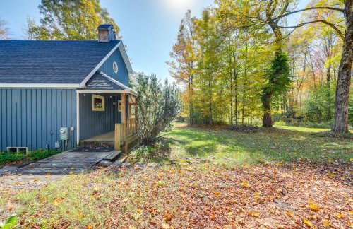 Love Shack Retreat Cabin with Deck and Yard! - Foto 29