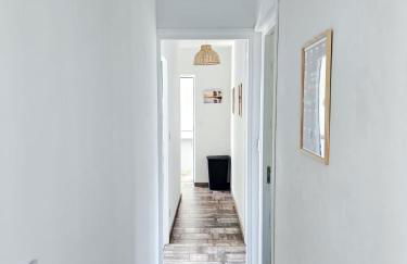 Villa des Suisses with Jacuzzi & View of Lake des Settons - Foto 11