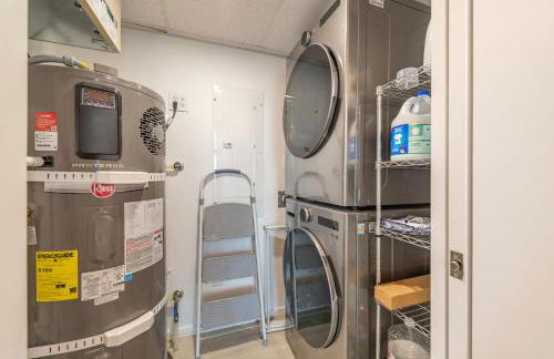 Modern Eco Retreat with Hot Tub and Views - Foto 14