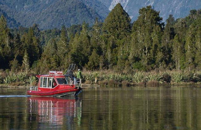 Paseo en barco por el lago Mapourika - Foto 6