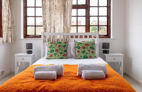 8 Bedroom House in Barwell Sleeps 15 with Parking - Foto 7