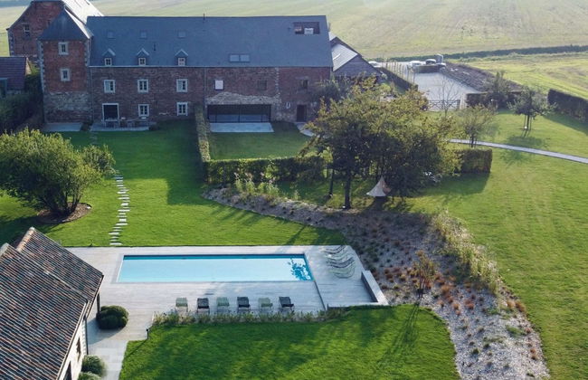 Splendid Castle in Perwez-haillot With Sun-loungers - Photo 22