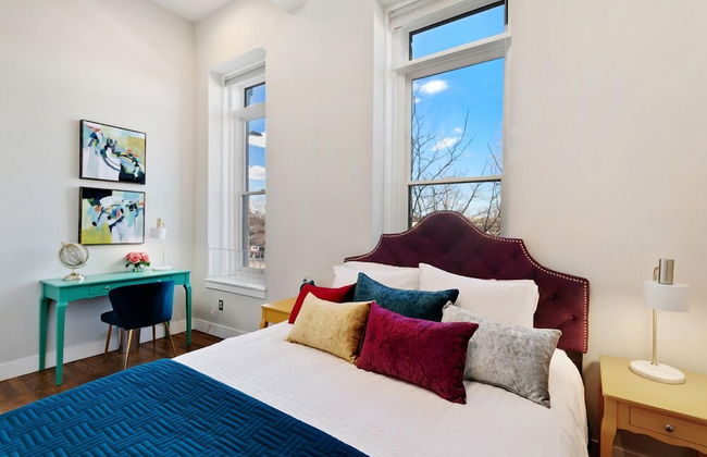 The Penthouse Loft in the Heart of Old Town! - Photo 2