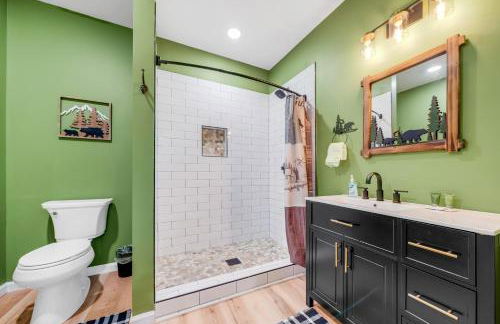 The Holiday Cabin at Lake Lure - Photo 63