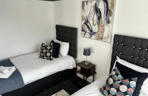 Brighton Bungalow Spacious 3BR, contractor friendly, close to University & near AMEX Stadium, parking,free WIFI,Garden & BBQ, Mobility challenged friendly - Foto 9