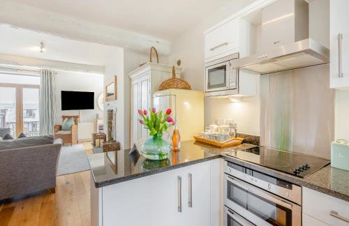 Toffee Apple - Photo 6