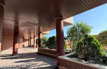 Enjoy the sun and pool in this fabulous apartment - Foto 13