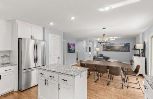 Spacious Family Haven - Walk to Downtown & JBU - Foto 5