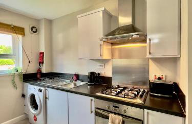 Stylish City Apartment with Free Parking near Town - Foto 29