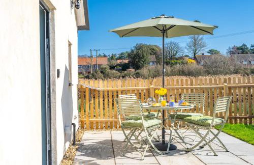 Funzi- Private Norfolk Retreat dog friendly garden - Photo 10