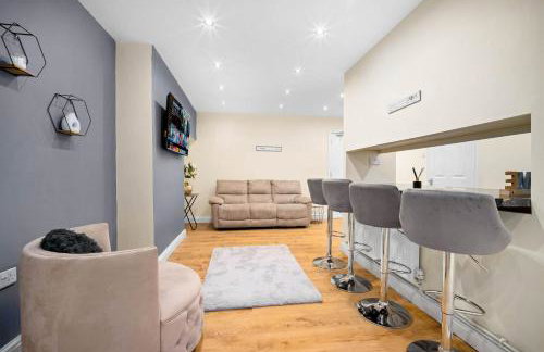 Harborne House, Perfect for Contractors & Families, sleeps 8 - Photo 9