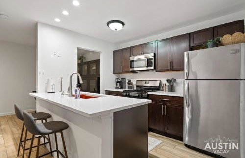 1BR 1BA Pet Friendly Condo w Pool, Gym, Walk to SoCo and Lake by Austin Vacay - Foto 17