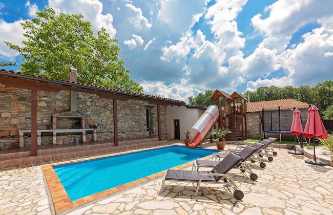 Perfect for Children, Garden With Pool, Playground and Walk in Whirlpool - Foto 30