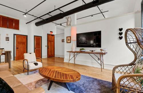 Luxe 220 Suite 2 - Photo 31