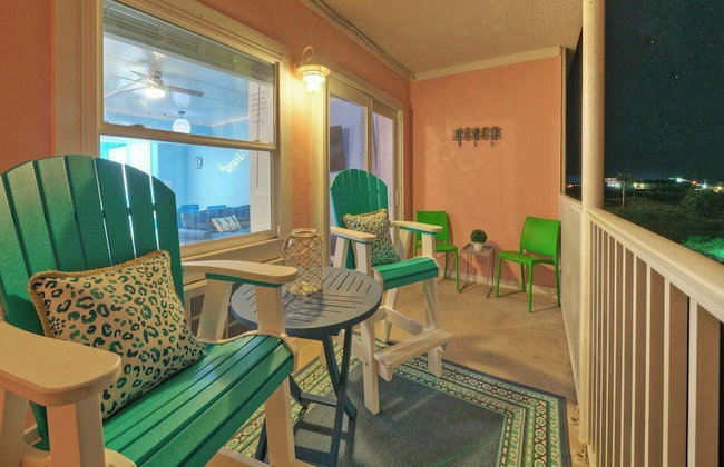 Oceanfront Condo w/ Private Balcony Pool + Tennis Bubbly Blew by Avantstay - Photo 135