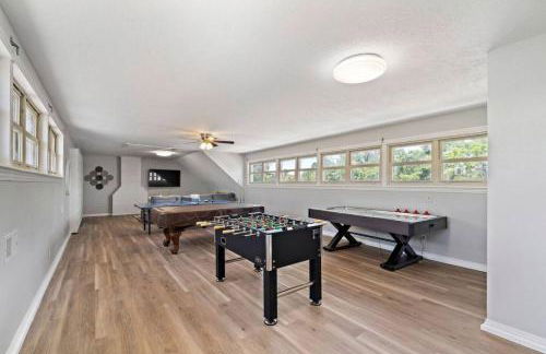 Sprawling estate with private pool and game room and guest house - Foto 28