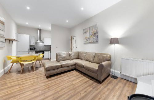 Shortlet Express, Stunning 3 bedroom apartment by Barking station - Foto 4