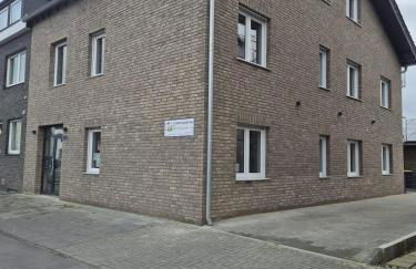 Luxsuite Still und Komfort 2 Balkon Elektrogrill Tischfussball TV-75 Zoll - Foto 11