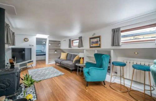 Historic Dutch Barge, Idyllic location - Photo 7